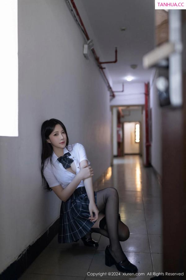 鱼子酱fish  [XiuRen]高清写真图 2024.05.10 No.8516 鱼子酱Fish 黑丝美腿第13张图片